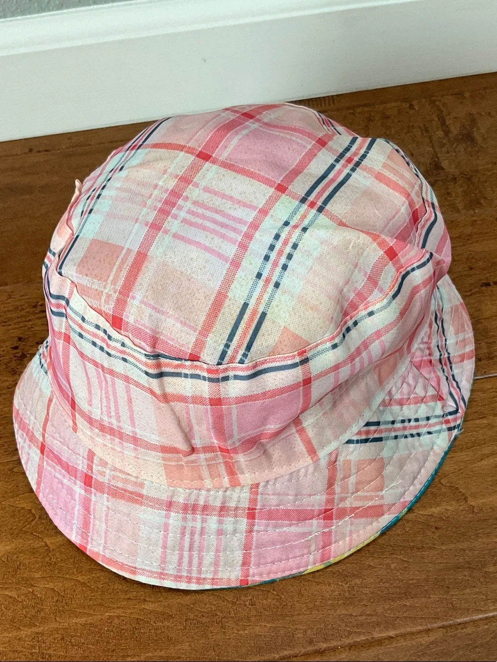 Reversible bucket hat